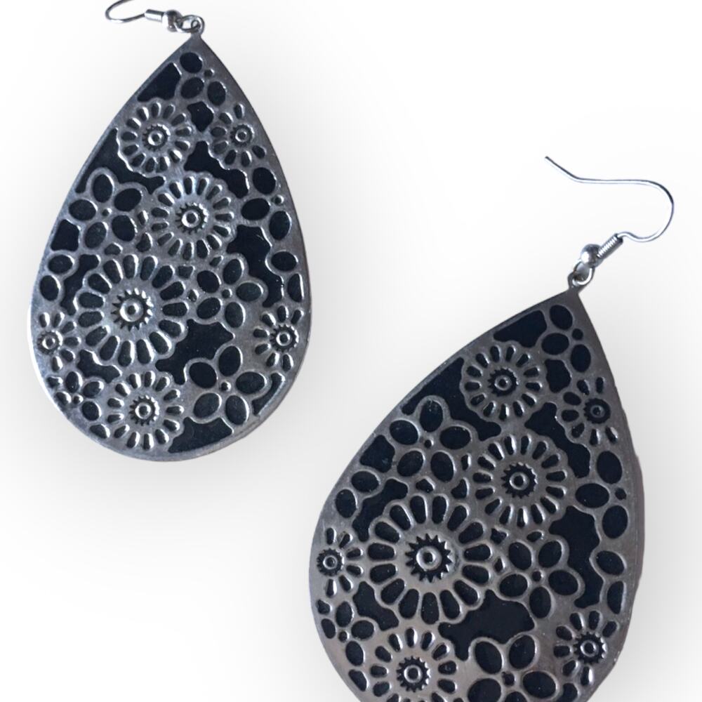 Black and silver tone dangling floral design boho earrings